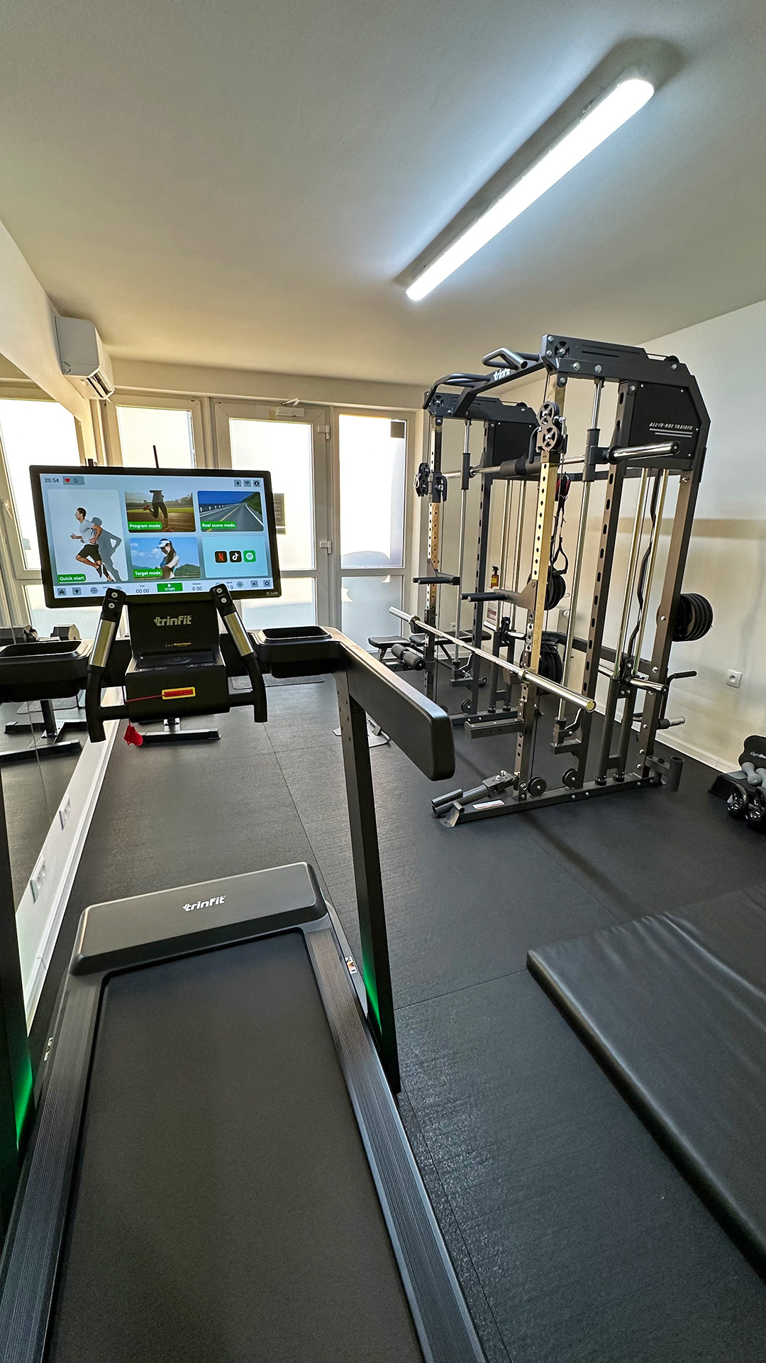 SimpleGym – Rusovská cesta B - hlavná fotka - exteriér